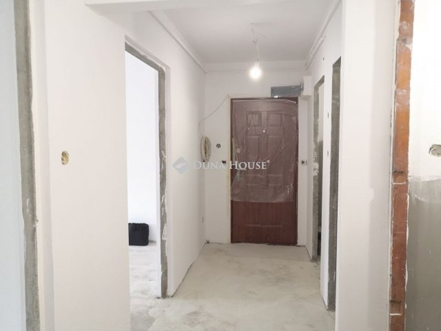 Eladó panellakás, Budapesten, III. kerületben 79.9 M Ft, 2 szobás