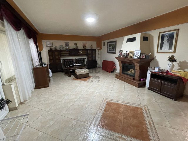 Eladó családi ház, Debrecenben 216 M Ft, 6 szobás