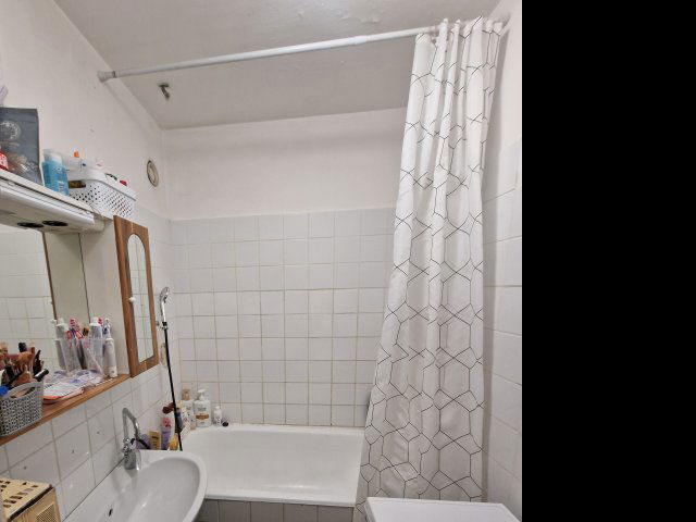 Eladó panellakás, Budapesten, XXI. kerületben, Zrínyi utcában