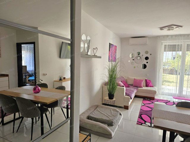 Eladó téglalakás, Győrött 80 M Ft, 3 szobás