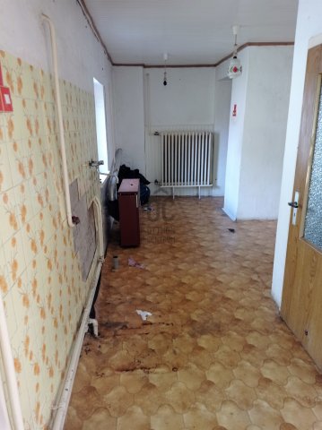 Eladó családi ház, Orosházán 8.5 M Ft, 3 szobás