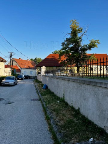 Eladó családi ház, Veszprémben 450 M Ft, 8 szobás