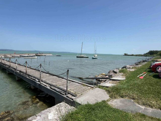 Eladó téglalakás, Balatonlelleén 61.99 M Ft, 6 szobás