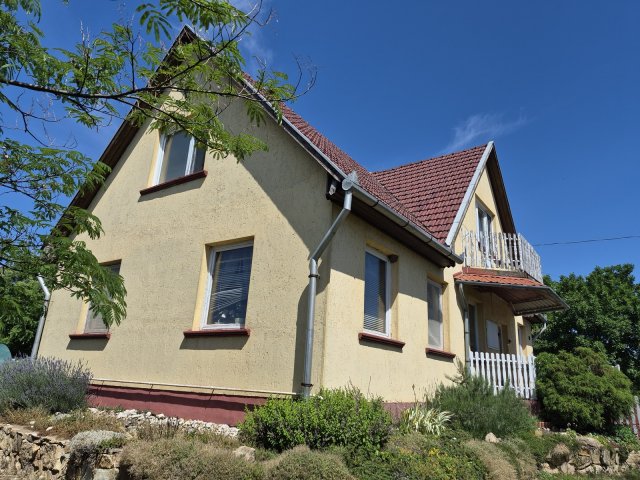 Eladó családi ház, Pándon, Sugár utcában 52.9 M Ft, 3+1 szobás