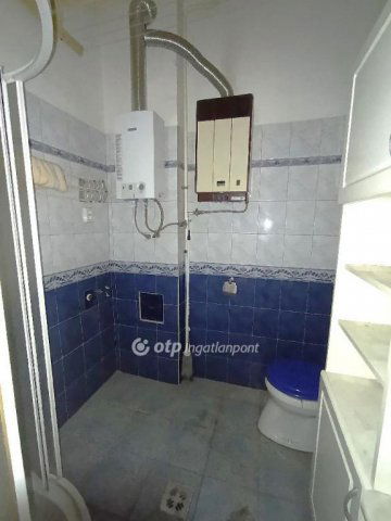 Eladó téglalakás, Budapesten, VI. kerületben 56.9 M Ft, 1 szobás