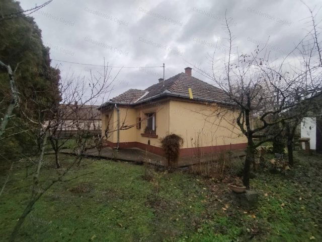 Eladó családi ház, Tápiószelén 29.9 M Ft, 3 szobás