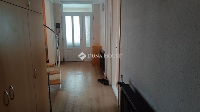 Eladó családi ház, Szentmártonkátán 77 M Ft, 6 szobás