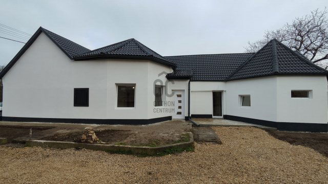 Eladó családi ház, Nádasdladányban 64.9 M Ft, 3 szobás