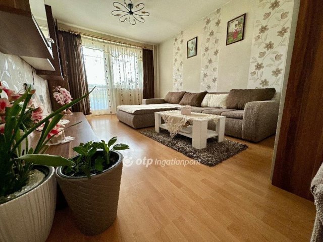 Eladó panellakás, Debrecenben 56.9 M Ft, 2 szobás