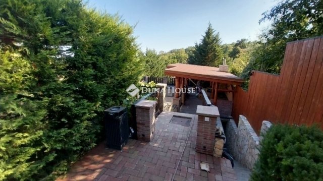 Eladó családi ház, Szentendrén 195 M Ft, 7 szobás