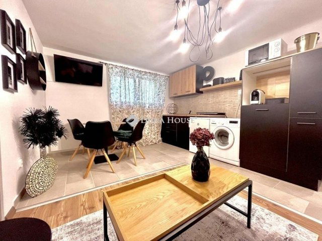 Eladó téglalakás, Pécsett 49.9 M Ft, 3 szobás