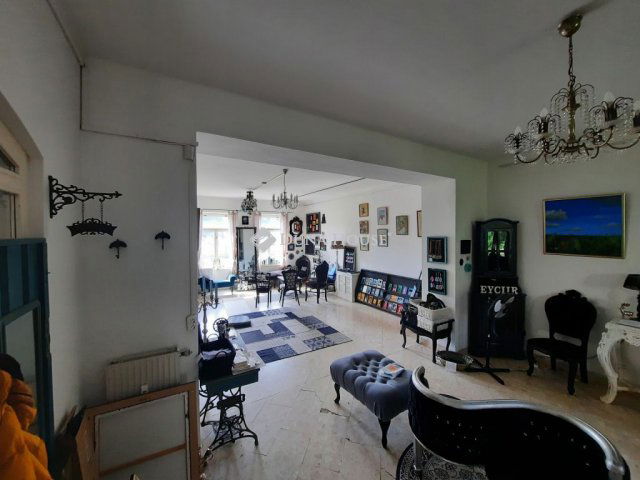 Eladó üzlethelyiség, Gödöllőn 320 M Ft, 6 szobás