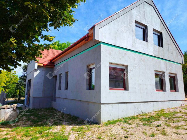 Eladó családi ház, Vértesacsán 135 M Ft, 8 szobás