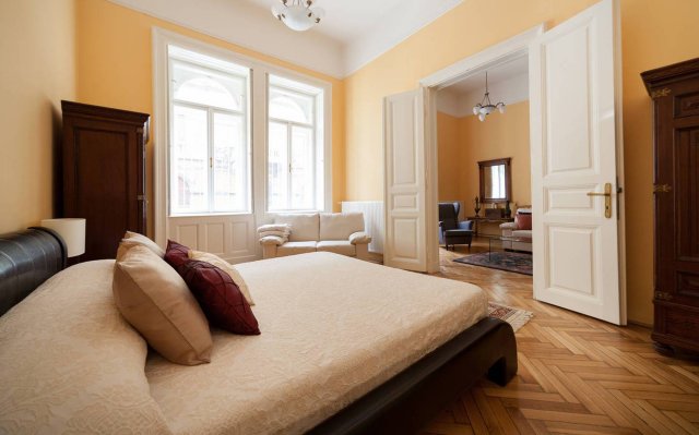 Eladó téglalakás, Budapesten, VI. kerületben, Eötvös utcában