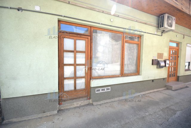 Eladó üzlethelyiség, Szombathelyen, Hollán Ernő utcában 15 M Ft