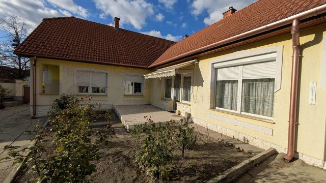 Eladó családi ház, Baján, Dózsa György úton 79.9 M Ft