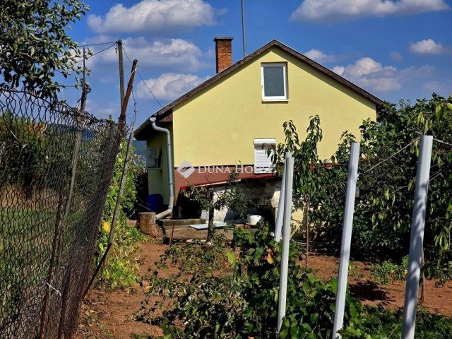 Eladó családi ház, Pécsett 39.9 M Ft, 2 szobás