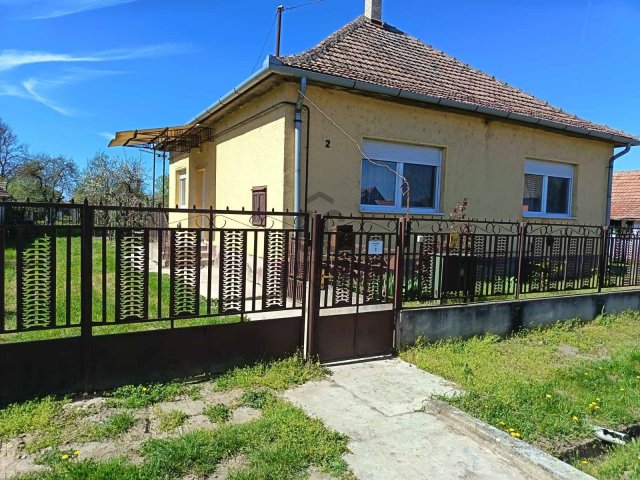 Eladó családi ház, Zsákán 17 M Ft, 3 szobás