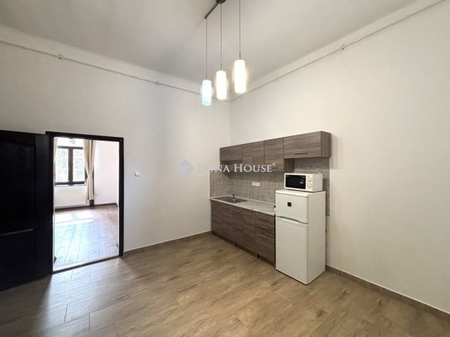 Eladó téglalakás, Budapesten, VIII. kerületben, Baross utcában