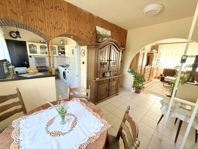 Eladó családi ház, Nagytarcsán 124.9 M Ft, 4 szobás