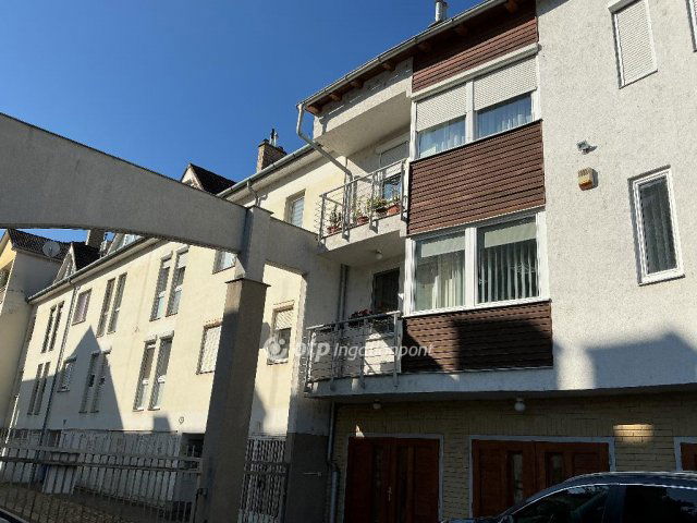 Eladó iroda, Nyíregyházán 93.99 M Ft, 3 szobás