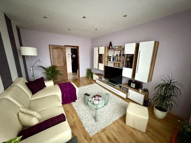 Eladó panellakás, Vácon 66.5 M Ft, 2 szobás