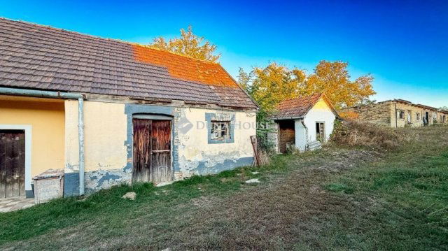 Eladó családi ház, Lajoskomáromban 29.7 M Ft, 3 szobás