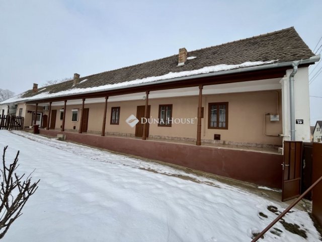 Eladó családi ház, Véménden 26.4 M Ft, 4 szobás