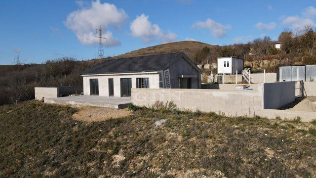 Eladó családi ház, Csóron 75 M Ft, 3 szobás