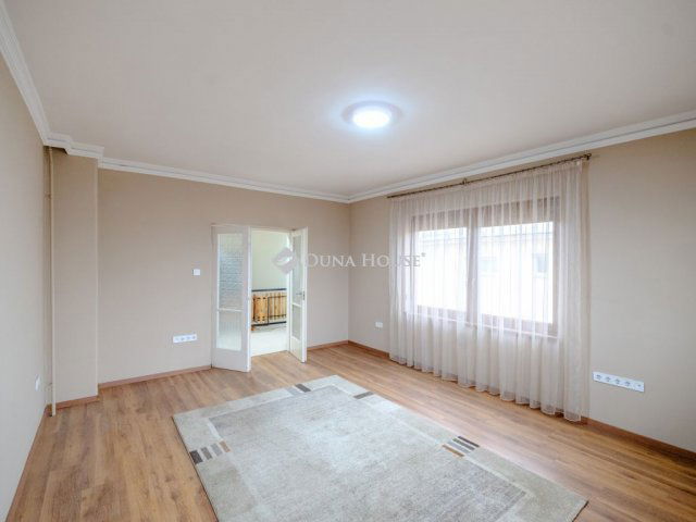 Eladó családi ház, Újfehértón, Béke téren 106 M Ft, 4 szobás