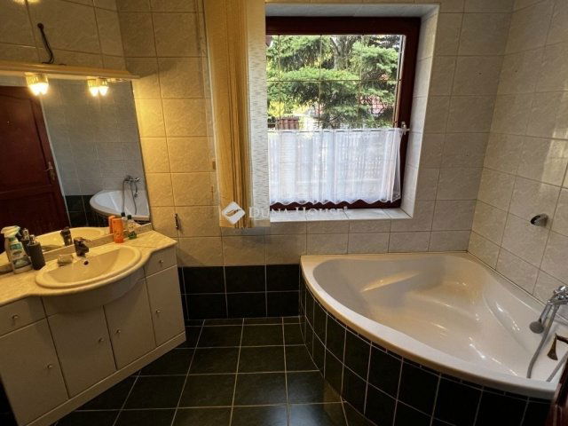 Eladó családi ház, Dunaújvárosban 119.9 M Ft, 7 szobás