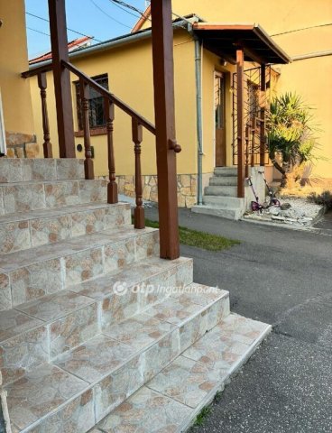 Eladó családi ház, Pécsett 79 M Ft, 2+1 szobás