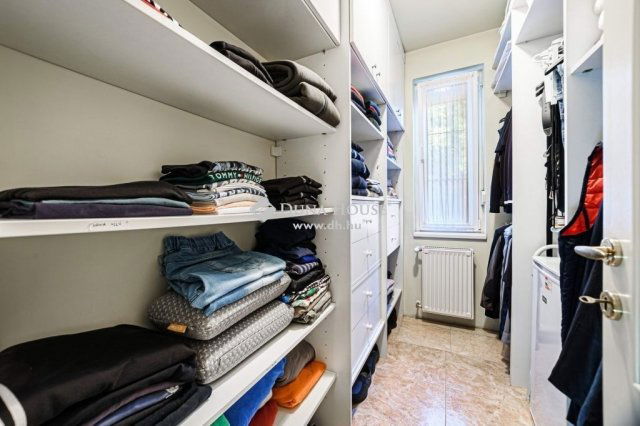 Eladó családi ház, Szigetszentmiklóson 350 M Ft, 4 szobás