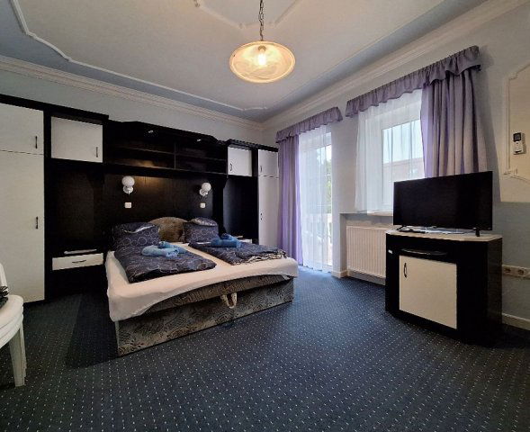 Eladó családi ház, Hévízen 525 M Ft, 19 szobás