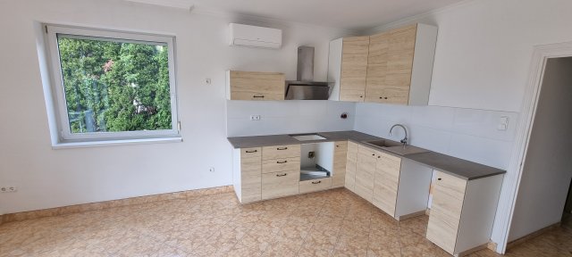 Kiadó téglalakás, albérlet, Telkin 270 E Ft / hó, 3 szobás