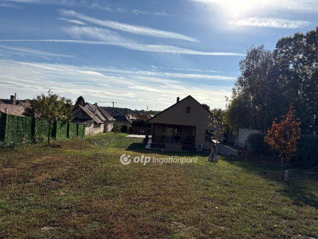 Eladó családi ház, Gombán 199.9 M Ft, 4 szobás