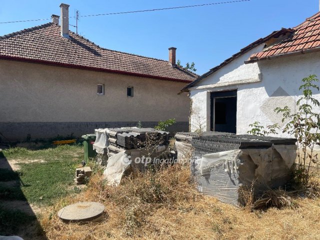 Eladó családi ház, Hódmezővásárhelyen 17 M Ft, 2 szobás
