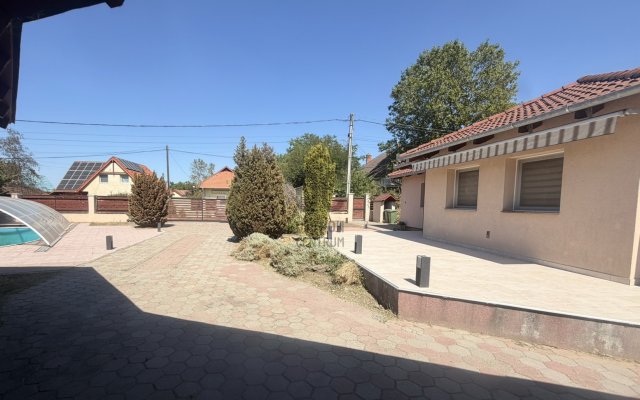Eladó családi ház, Szadán 164 M Ft, 6 szobás