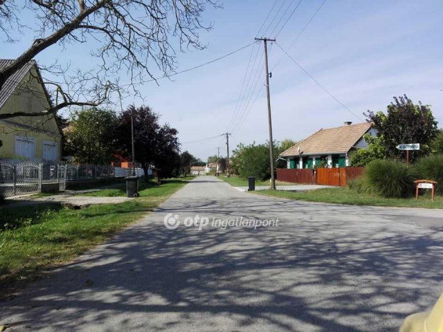 Eladó családi ház, Tapsonyon 10 M Ft, 2 szobás