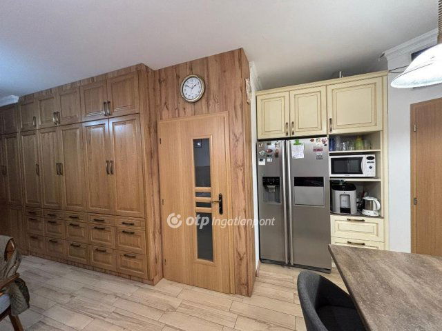 Eladó családi ház, Hajdúböszörményen 170 M Ft, 4+1 szobás