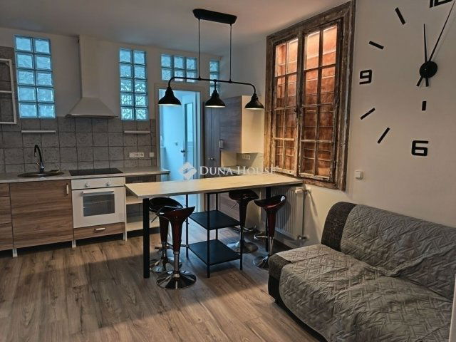 Eladó téglalakás, Vácon 72.5 M Ft, 3 szobás