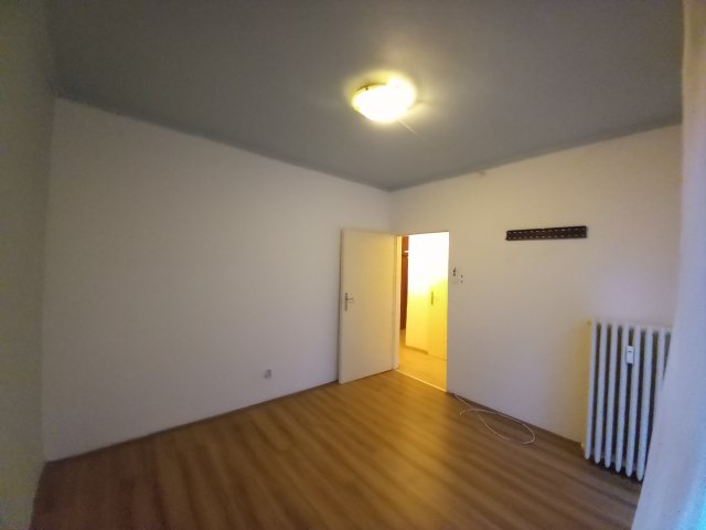 Kiadó panellakás, albérlet, Pécsett, Páfrány utcában