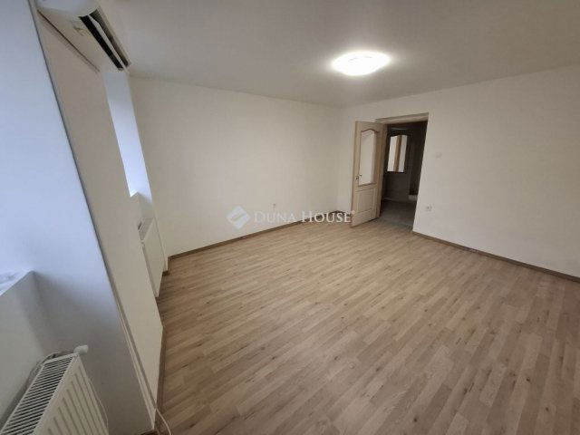 Eladó családi ház, Kiskunfélegyházán 44.5 M Ft, 4 szobás