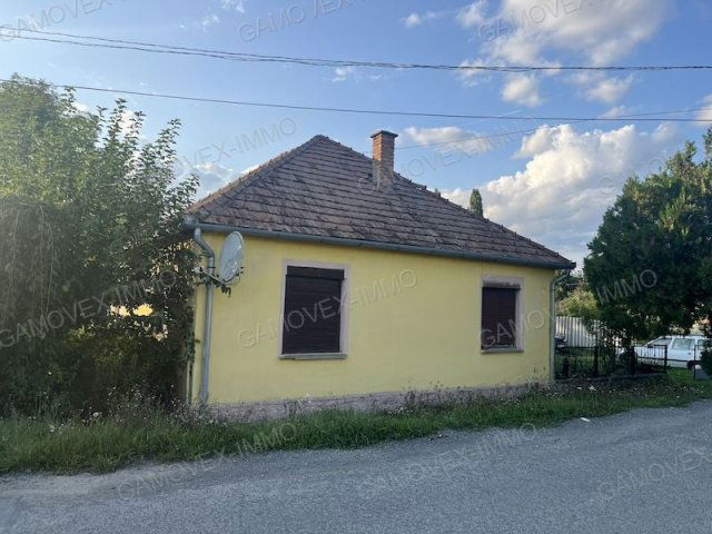 Eladó családi ház, Komlón 24.99 M Ft, 2+1 szobás