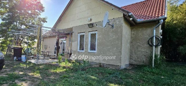 Eladó családi ház, Szaván 37.9 M Ft, 4 szobás