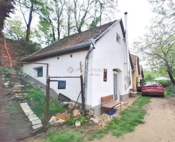 Eladó családi ház, Kesztölcön 22 M Ft, 2 szobás