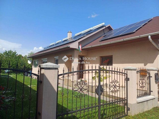 Eladó családi ház, Szirmabesenyőn 85 M Ft, 2 szobás