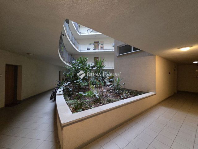 Eladó téglalakás, Budapesten, XI. kerületben, Nádorliget utcában