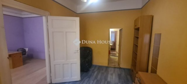 Eladó téglalakás, Budapesten, VI. kerületben 72.9 M Ft, 3 szobás