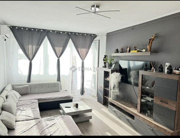 Eladó panellakás, Százhalombattán 59.9 M Ft, 2 szobás